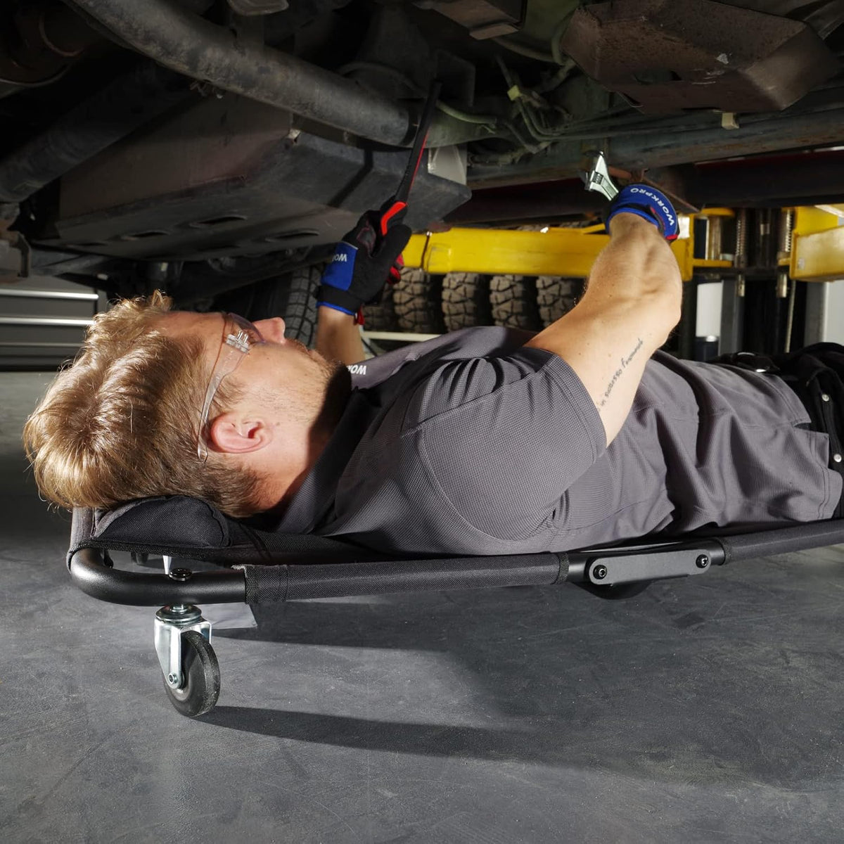 WORKPRO 40-Inch Foldable Automotive Creeper, Heavy Duty Rolling Garage Mechanic Creeper, Padded Headrest, 4 Swivel Wheels, 350 lbs Capacity Car Creeper for Repair & Maintenance